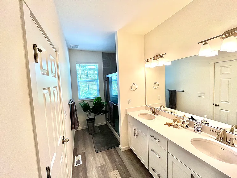 573 McCauley Ave — Photo 14