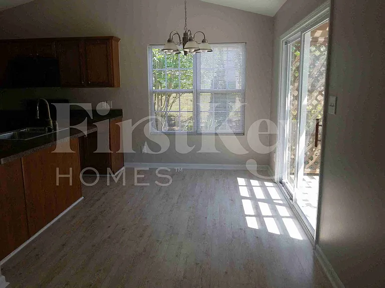 136 Rockbridge Ct — Photo 8