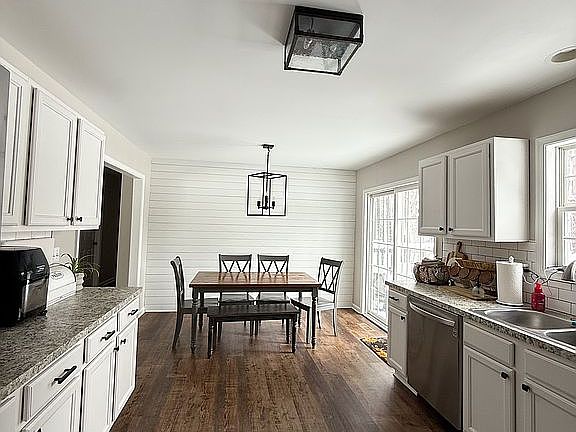 2nd image of 7996 Hurleys Neck Rd