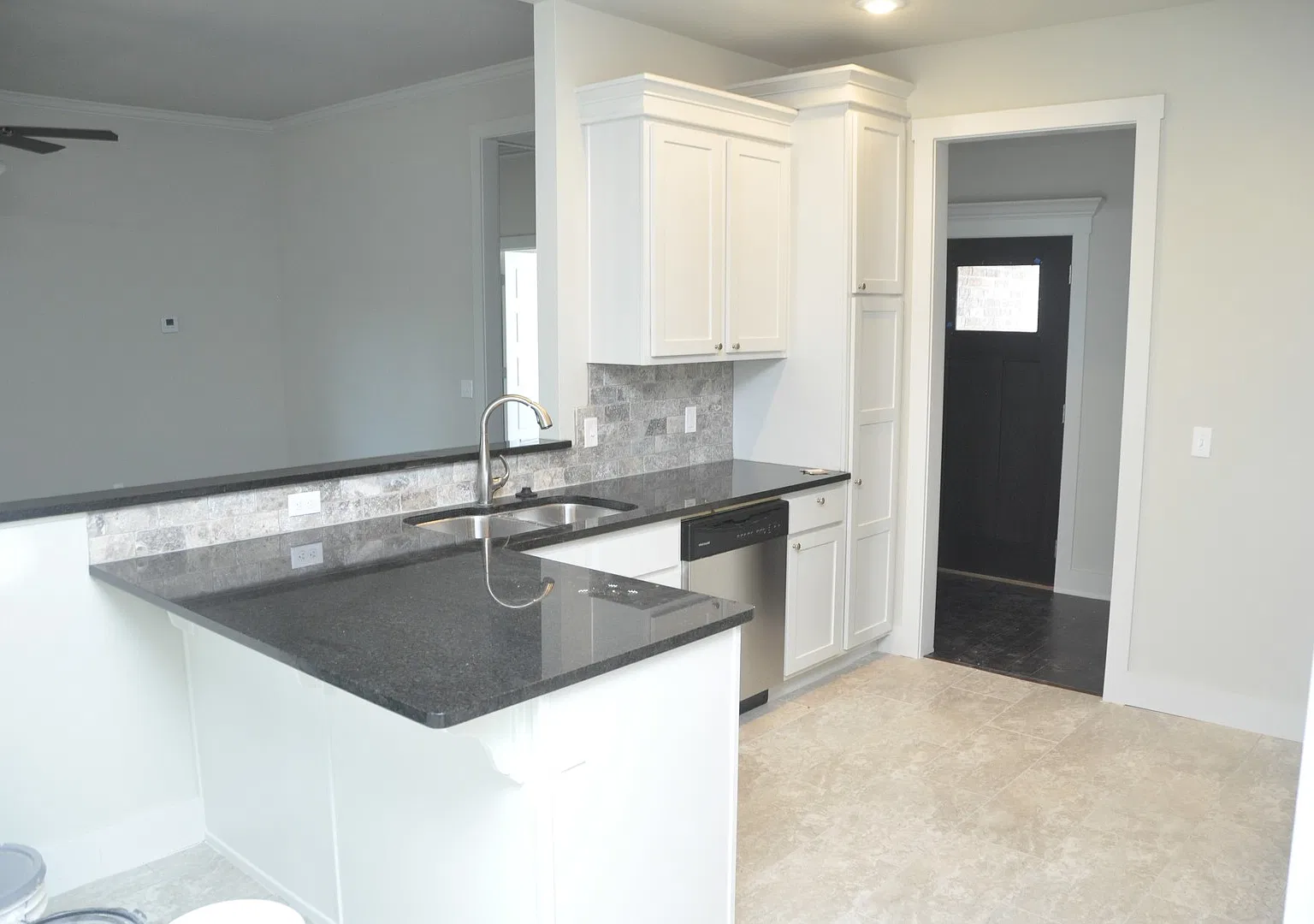 Charming 4 Bedroom / 2 Bathroom - Bentonville Home — Photo 3