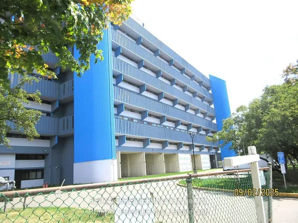 4645 Jane St #827, Toronto, ON M3N 2K9