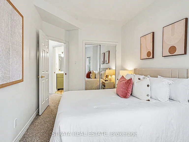 423 Manor Rd E — Photo 22