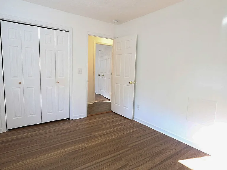 215 Timberlake Cir #5 — Photo 4