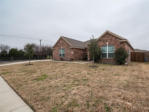 5th image of 723 Shady Meadow Ln