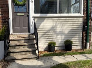 1746 Queen St E, Toronto, ON M4L 1G7