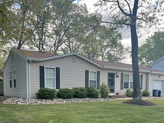 3rd image of 227 Tulip St