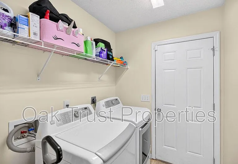 137 Venice St — Photo 17