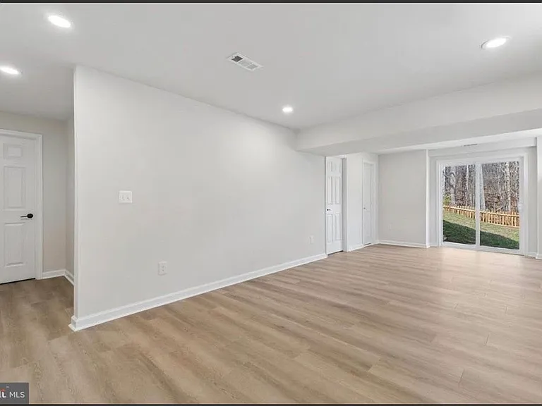 8 Lawhorn Rd — Photo 1