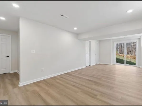 8 Lawhorn Rd, Stafford, VA 22554