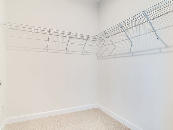 Extra Suite walk-in closet
