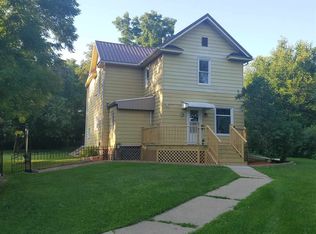 2248 E River Rd, Freeport, IL 61032