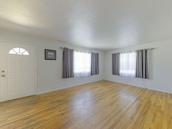 5th image of 2363 Thorn Oak Dr