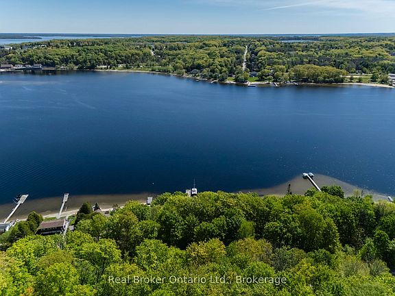 5th image of 437 Champlain Rd