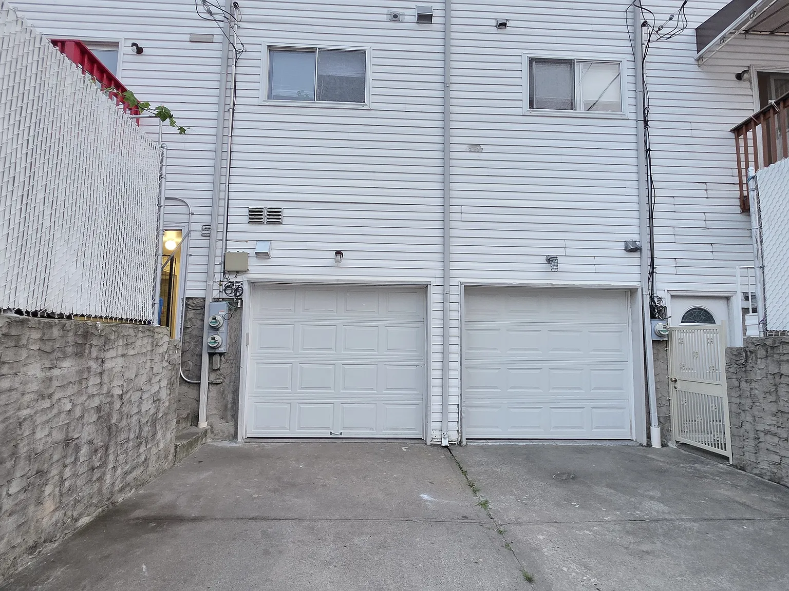 337 Hamden Ave — Photo 2
