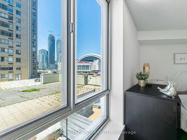 250 Queens Quay W #604 — Photo 26