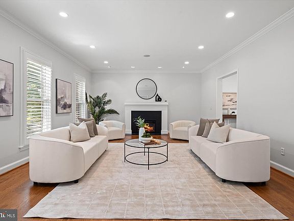 2nd image of 5111 Yuma Pl NW