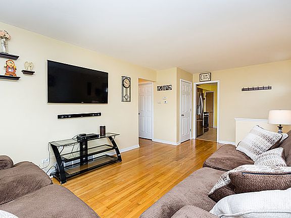 4th image of 405 N Harvard Ave