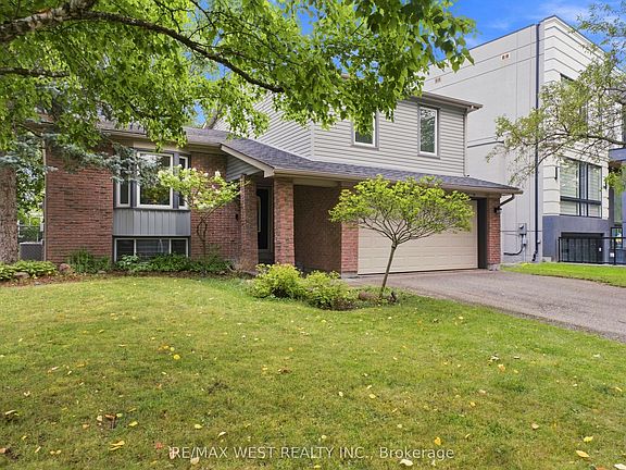 3rd image of 20 Sanderson Cres