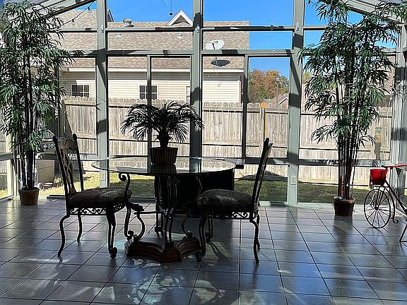 4th image of 1310 Evening Shade Dr