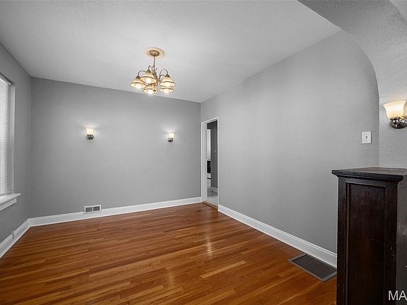 5th image of 4533 Flad Ave