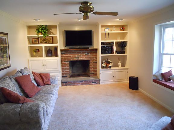 Family Room w/Fireplace