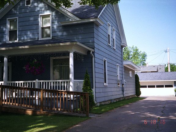 N. side of house w/garage 