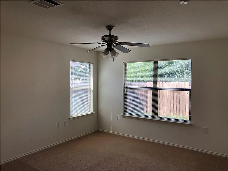 6912 Walkup Ln — Photo 10