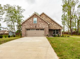 142 Irish Oaks Dr, Portland, TN 37148