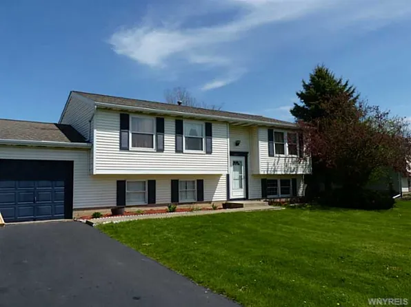 8110 Ashwood Dr, Niagara Falls, NY 14304