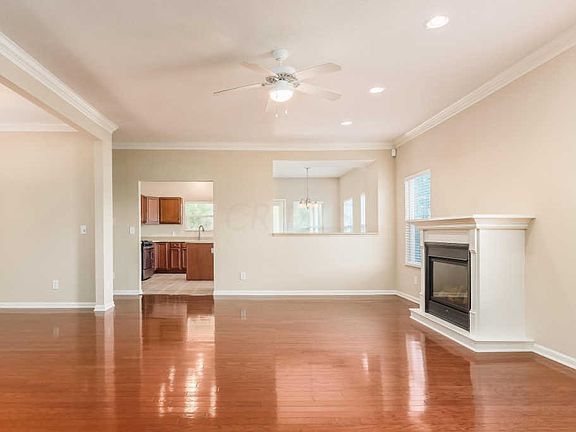 5th image of 5432 Metzger Cres #903