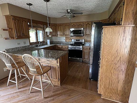 3rd image of 1914 Foxwood Dr