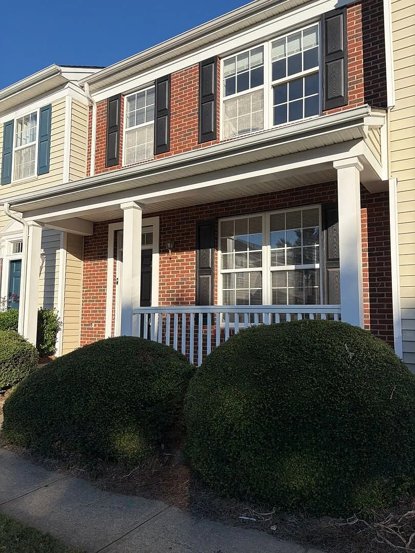 Mauldin Home Available Now! New paint and flooring!! — Photo 2
