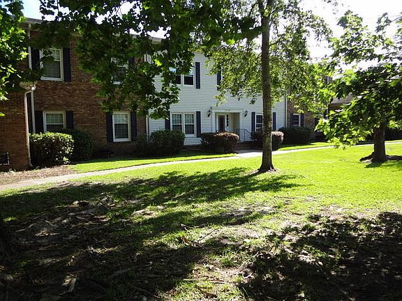 3rd image of 102 Woodlake Dr #102