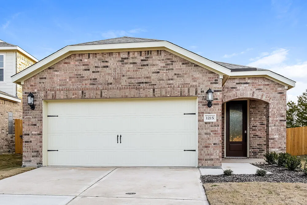3 bed, 2.0 bath, 1399 sqft, $1,770 — Photo 1