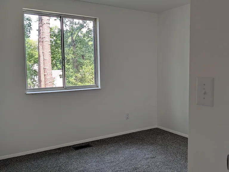 507 Lancelot Dr — Photo 4