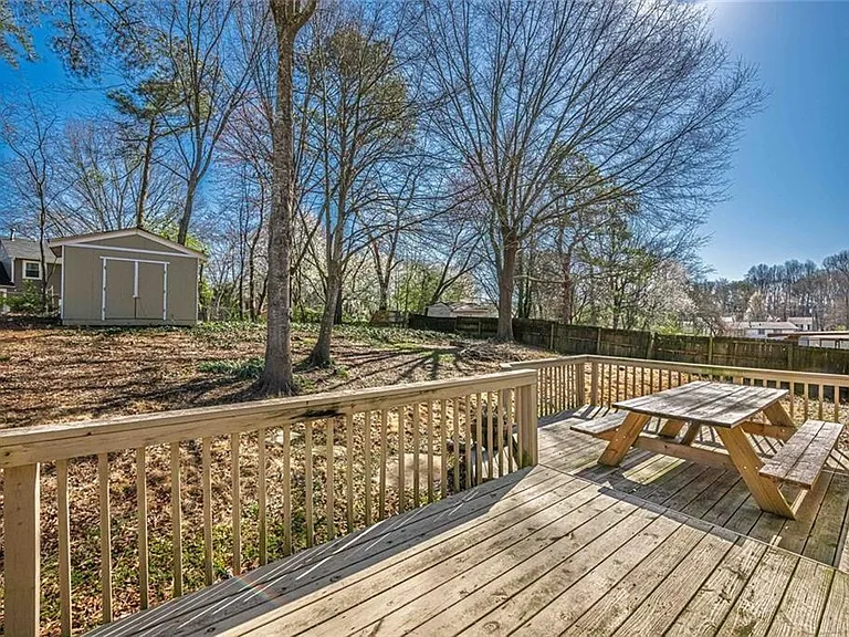 2491 Redfield Dr — Photo 28