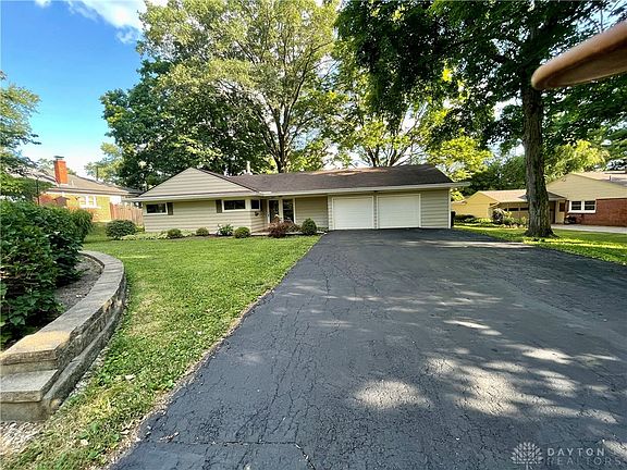 3rd image of 264 Sherbrooke Dr
