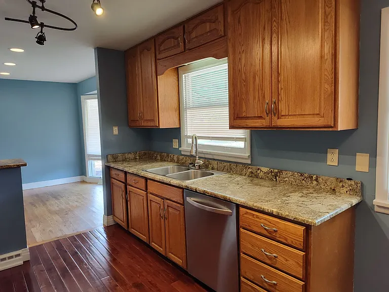 3010 Country Club Dr — Photo 2
