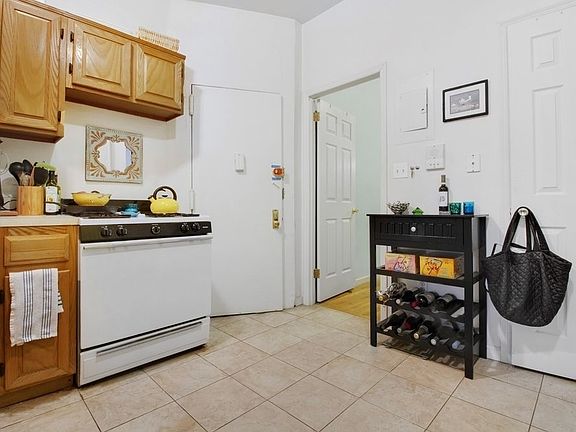 3rd image of 304 E 83rd St APT 3B