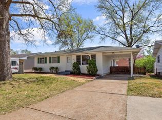 22 Manor Dr, Florissant, MO 63031