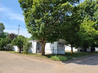 370 12th St, Plainwell, MI 49080