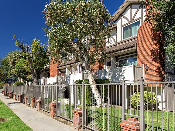 2nd image of 13959 Victory Blvd APT 11