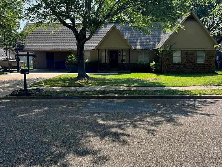 3308 Shelby St — Photo 1