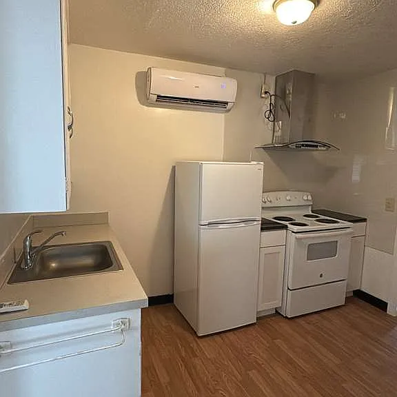 425 Avenue L NE — Photo 7