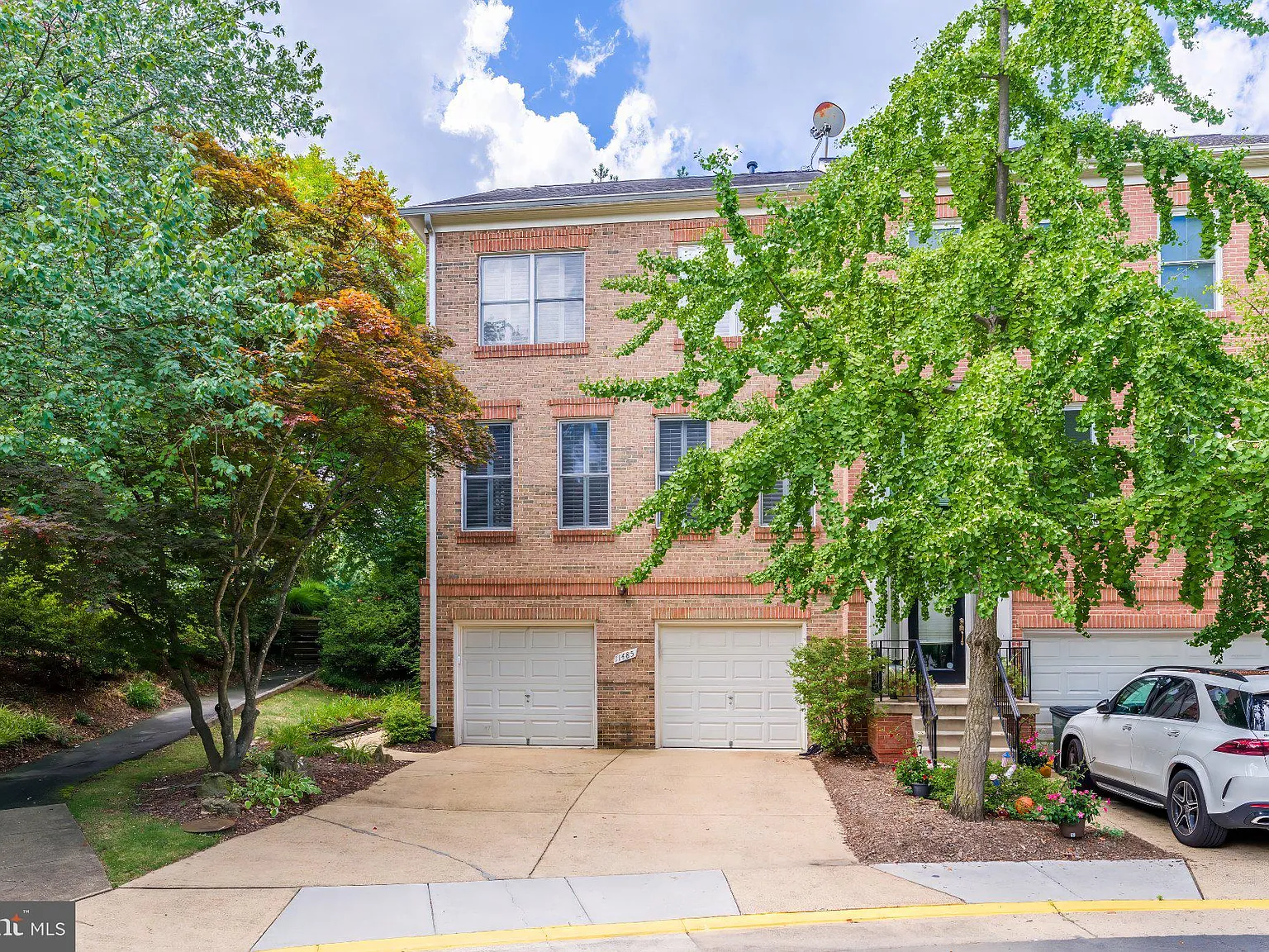 3 bed, 4.0 bath, 2178 sqft, $3,995 — Photo 2