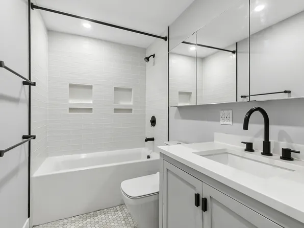 434 Throop Avenue image 11 of 16