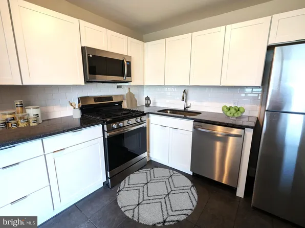 1030 E Lancaster Ave APT 811, Bryn Mawr, PA 19010