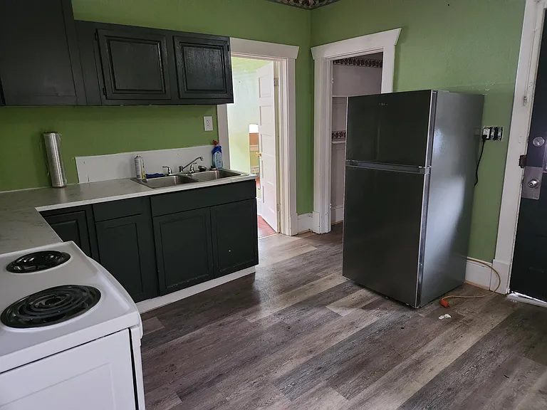 626 W Piedmont St — Photo 7
