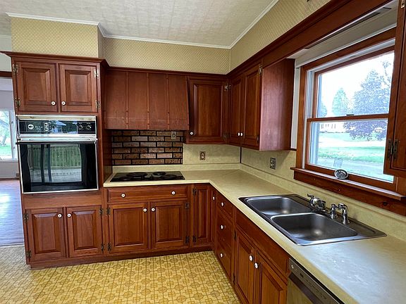 3rd image of 51 Nightengale Ave