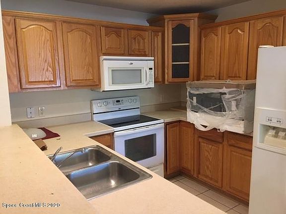 3rd image of 2611 S Park Ave